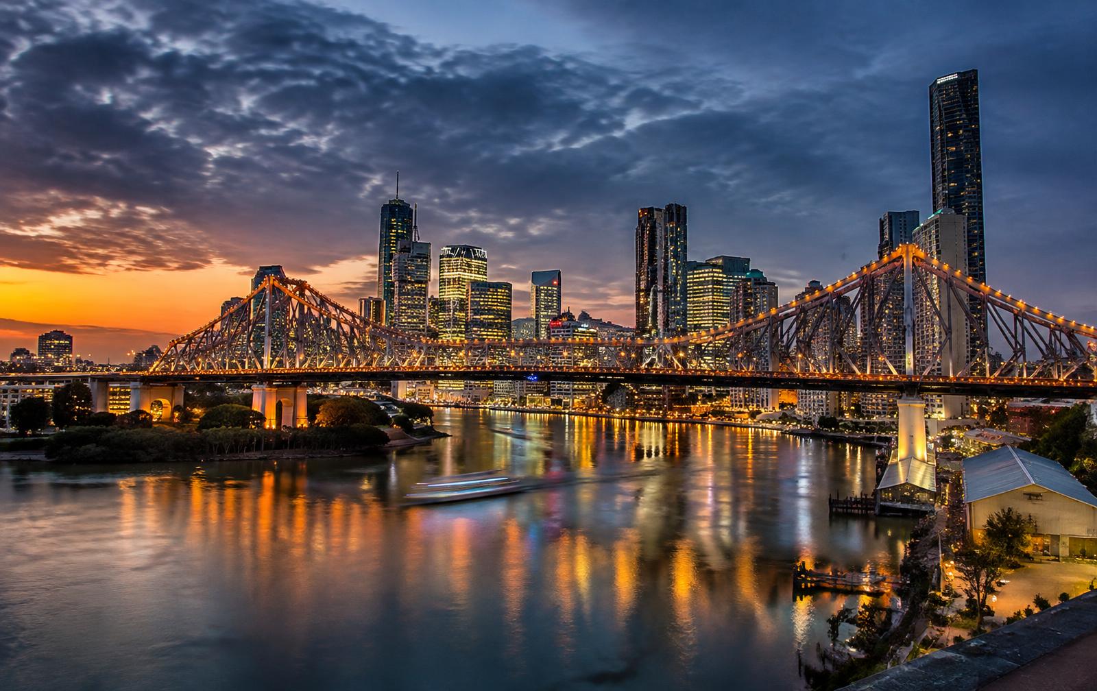 Brisbane River and Story Bridge at dusk